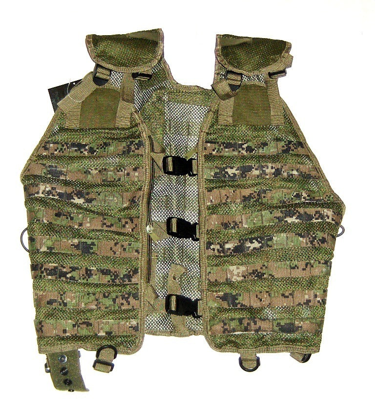 Molle vest, Digital Woodland fra 101 Inc nær træer
