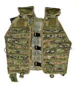 Molle vest, Digital Woodland fra 101 Inc nær træer