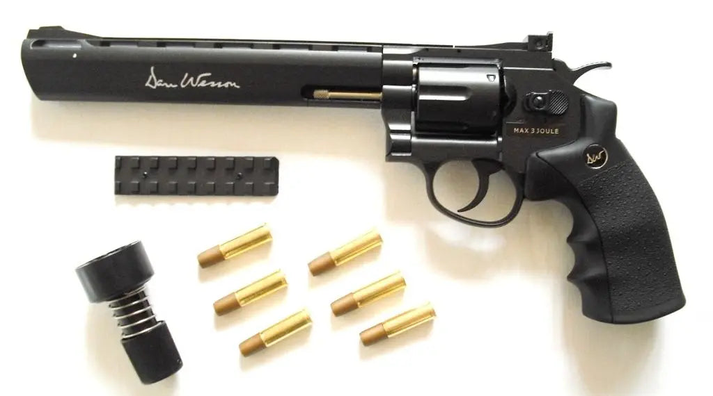 Dan Wesson, 8" sort revolver med taktisk rail og hylstre