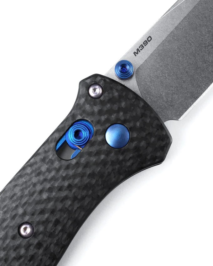 Benchmade 537-09 Bailout foldekniv med satin M390 tanto-blad og skæfte i Carbon Fiber