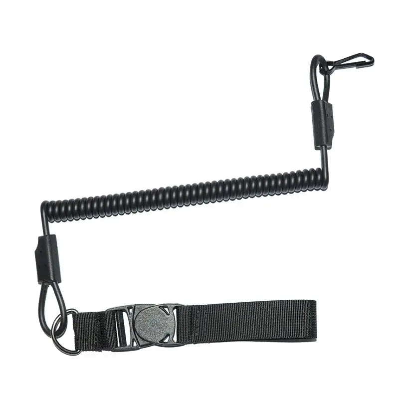 Det sorte pistol lanyard har et solidt spænde og er velegnet til sikker fastholdelse.
