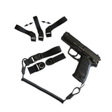 Pistol lanyard, Sort, vist med pistol i hylster.