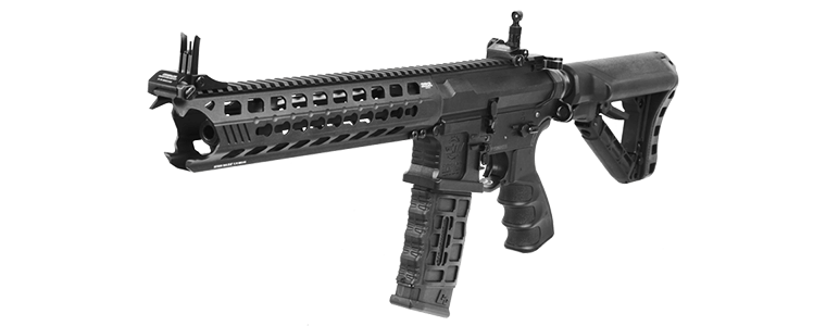 G&G CM16 Predator airsoftgevær i sort. Sidedetalje af KeyMod front.