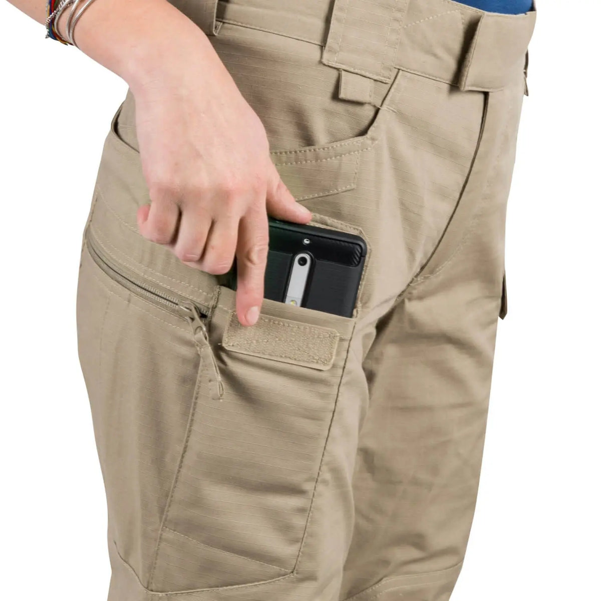 Helikon-Tex UTP Bukser, Kvinde Olive Drab, detalje af sidelomme