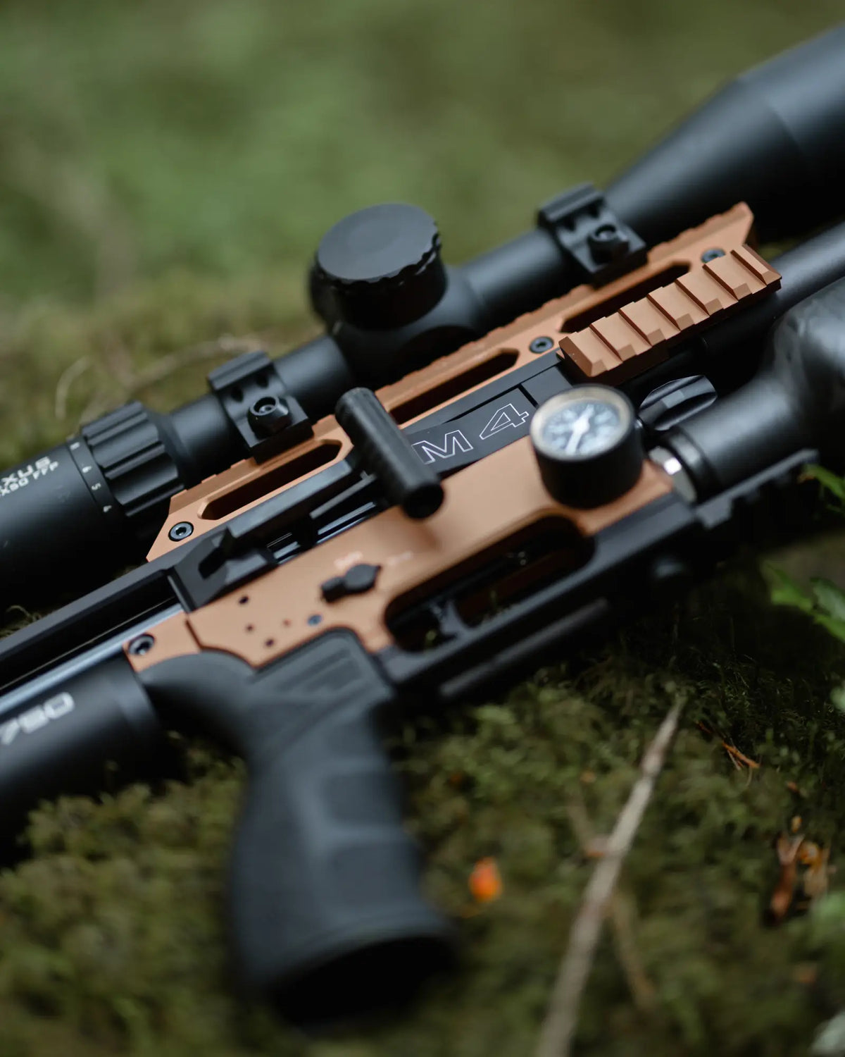 FX Impact M4 Compact Copper PCP-luftgevær i 4,5 mm, bullpup med kobberfarvede detaljer